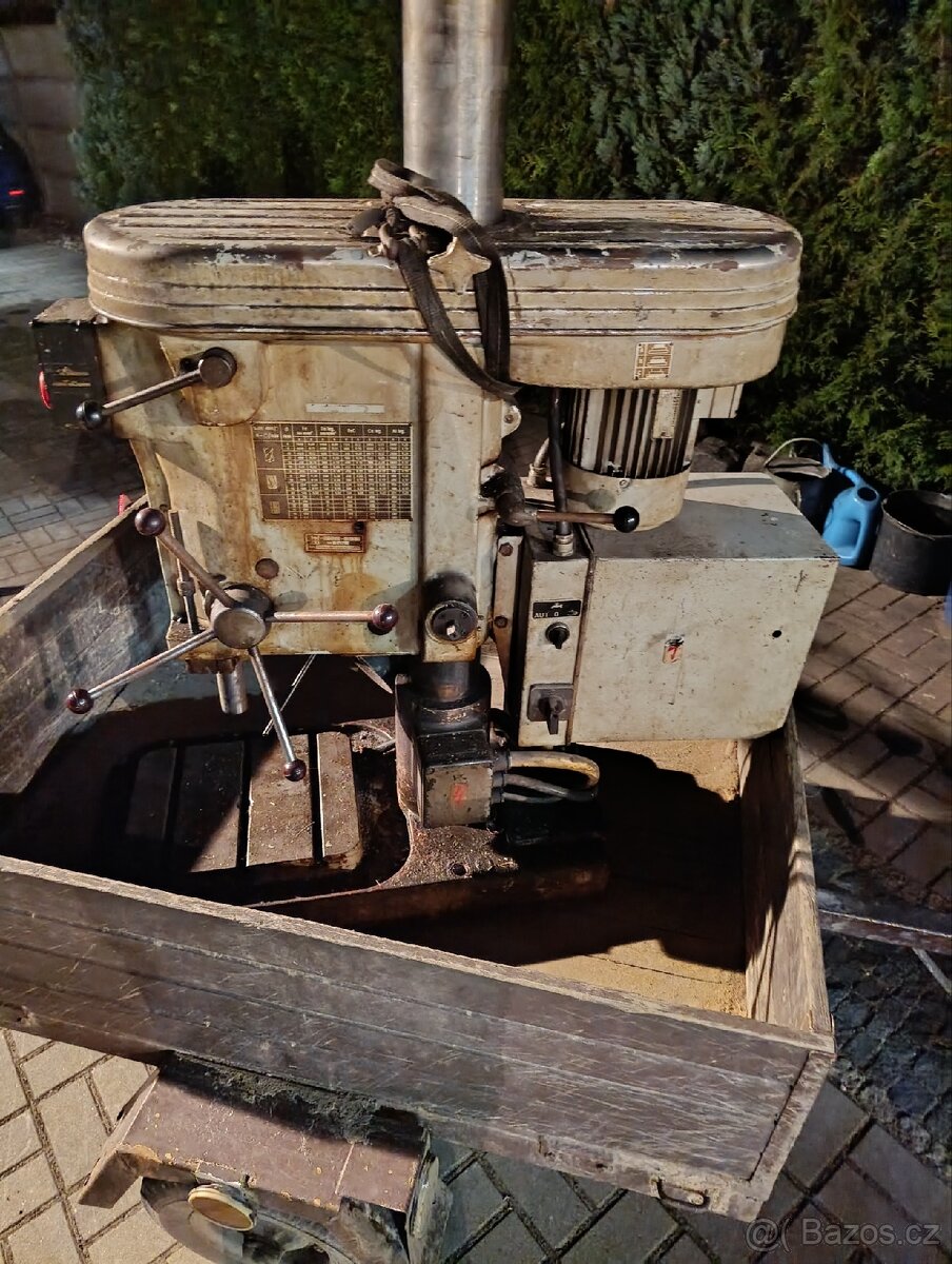 Velká stolní Vrtačka V20B - 8