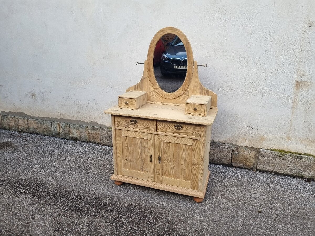 KRÁSNÝ STARÝ SPODEK - TOALETKA - 8