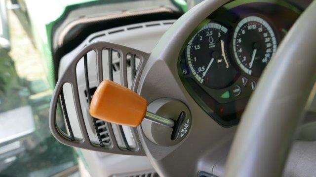 John deere 6115 R |čelní nakladač | přední ramena - 8