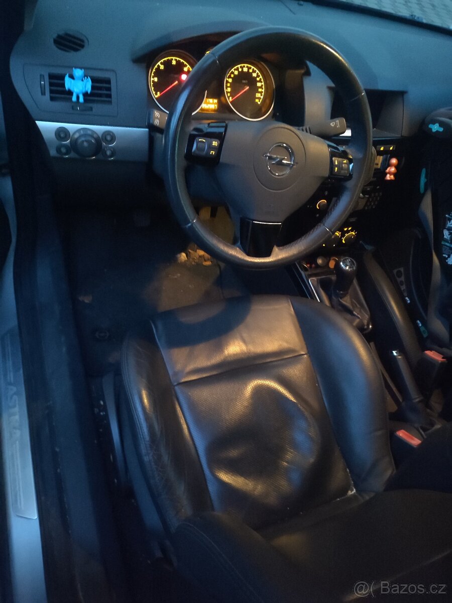Opel Astra kombi 2009 - 8
