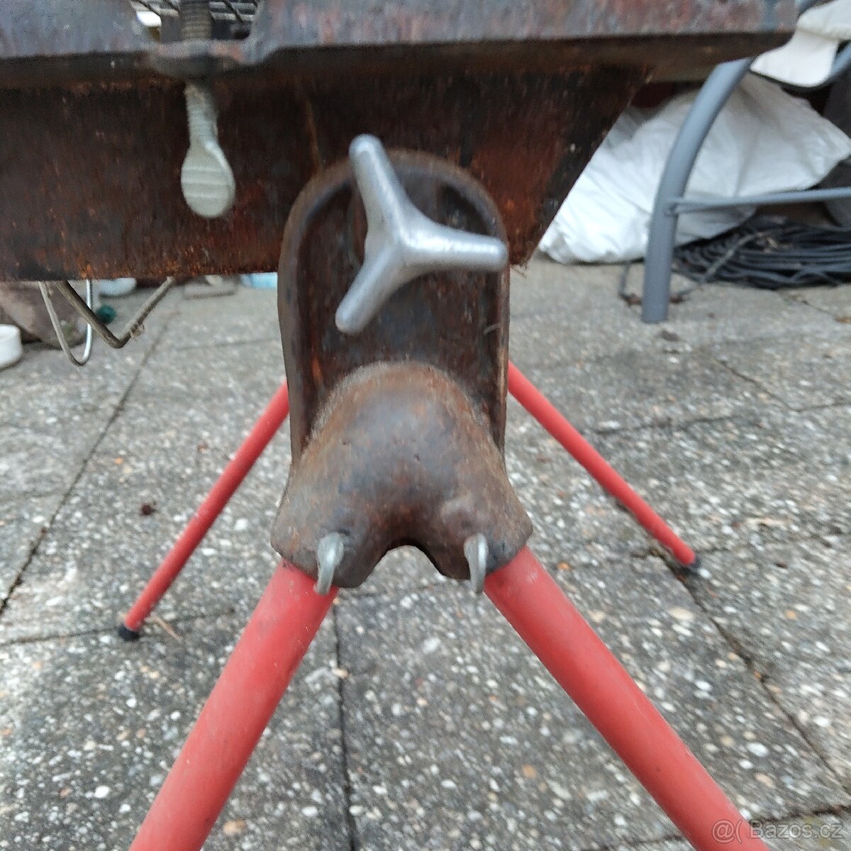 Malý, přenosný, rozkládací gril. - 8