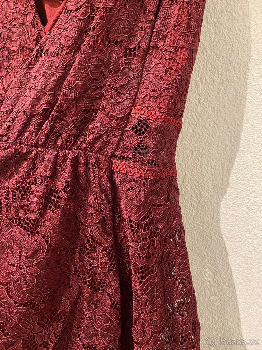 Vínové krajkové šaty - 8