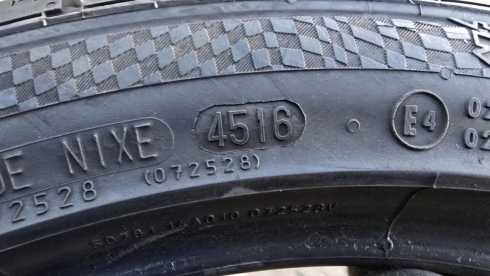 Zimní pneu 235/40/18 Continental - 8