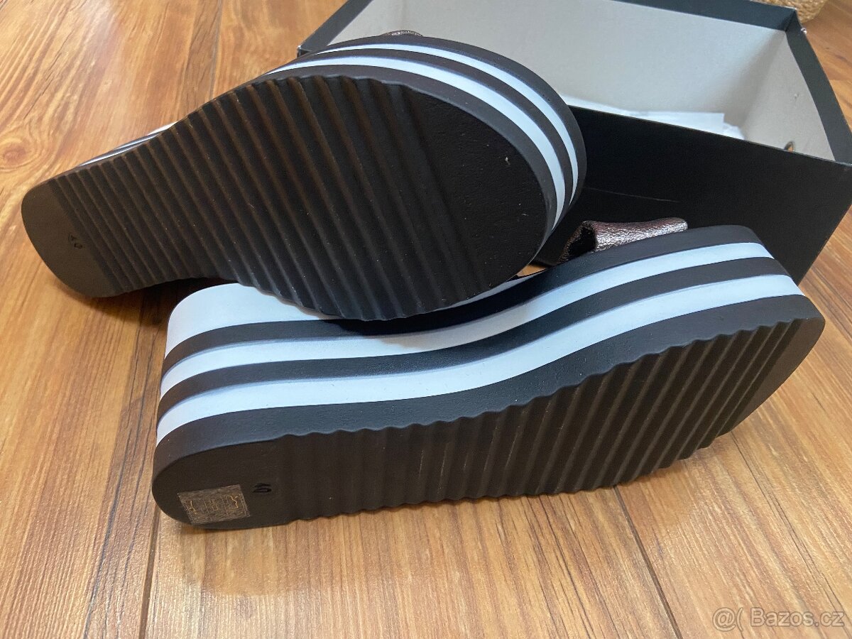 NOVÉ sandále Replay, vel. 40 - 8