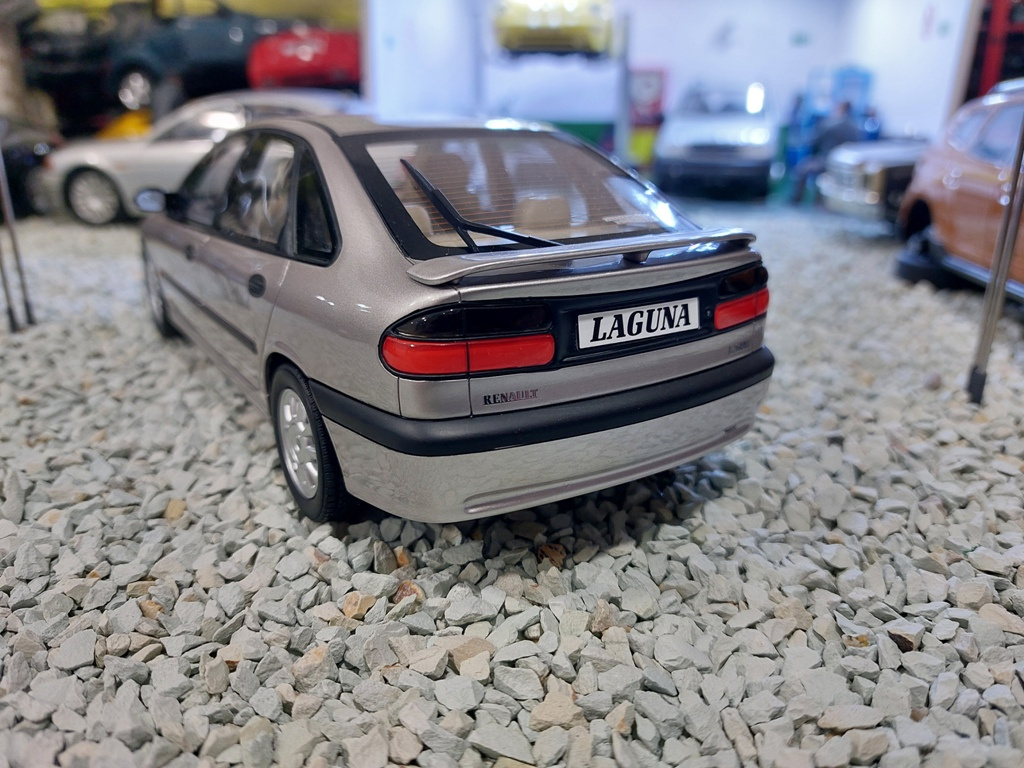 model auta Renault Laguna 1996 Baccara Otto mobile 1:18 - 8