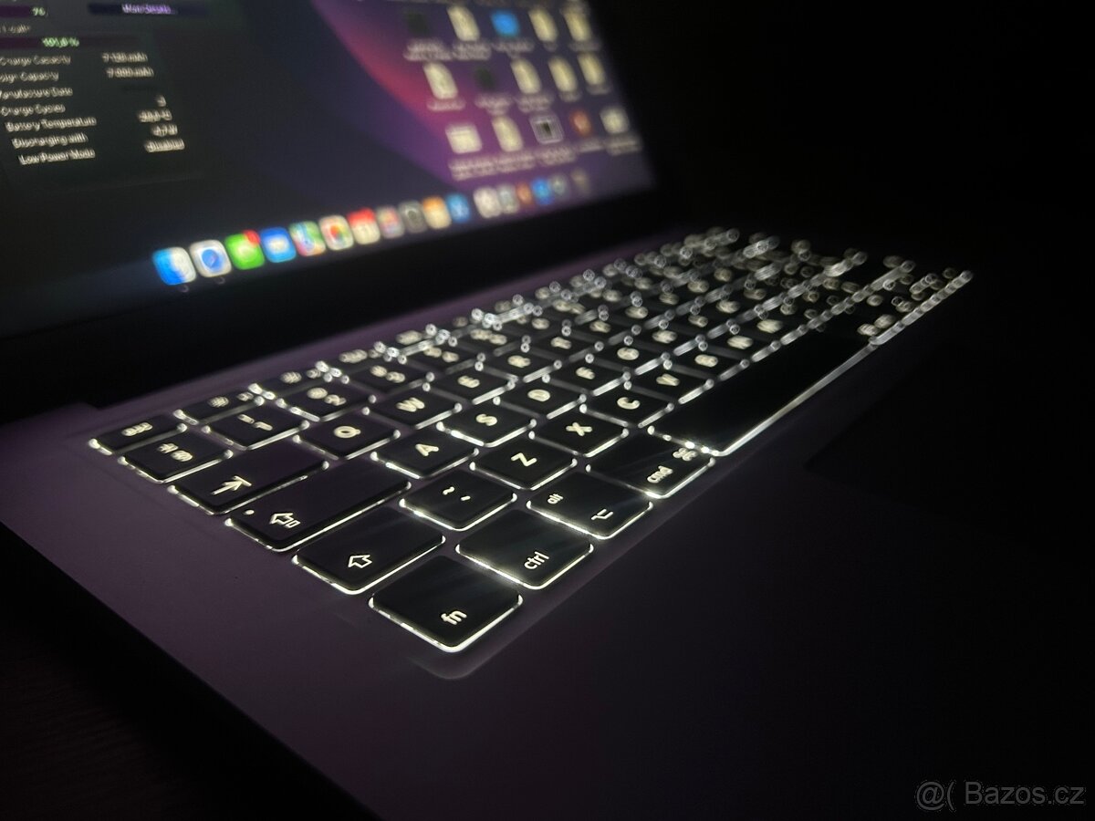 TOP/MacBook Air 2017/8GB RAM/nová baterie + adaptér/ - 8