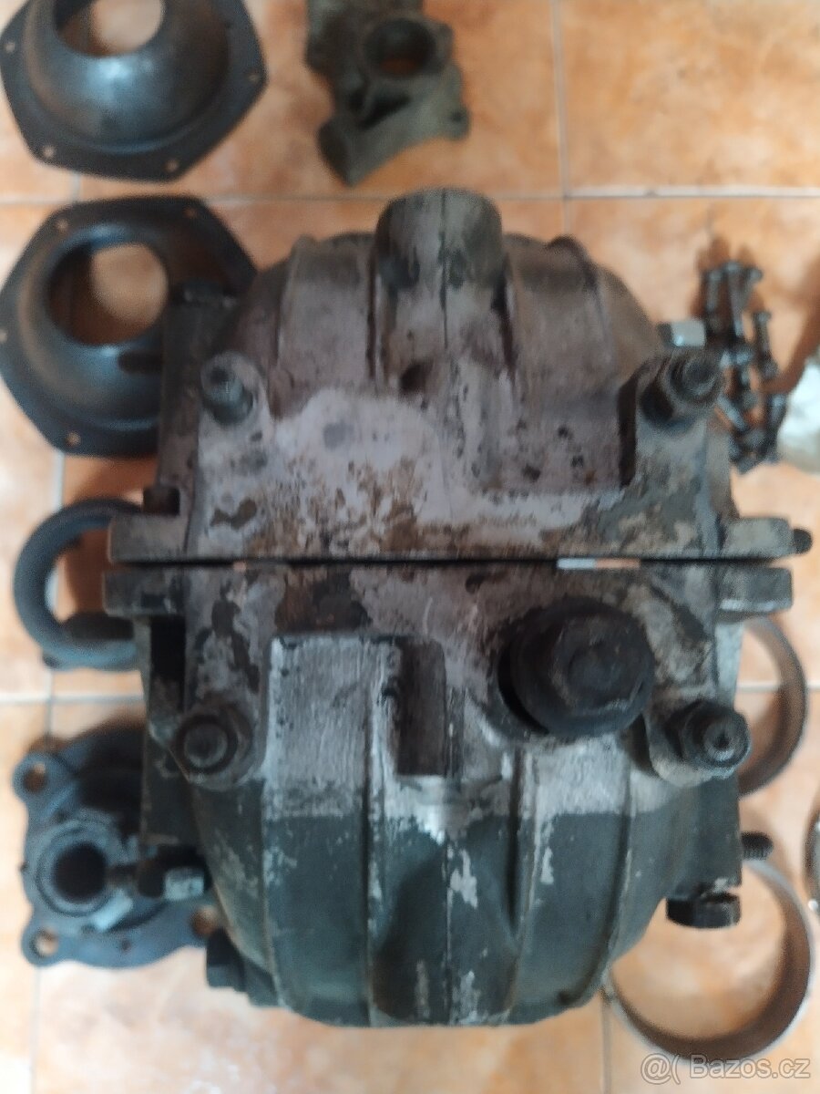 John Deere skříň převodovky/Housing - 8