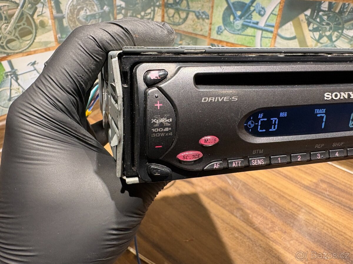SONY CDX-S2000–Veterán - GOLF, Audi, červené podsvícení, - 8