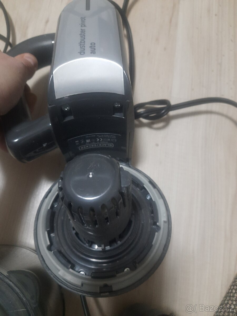 Ruční vysavač Black Decker - 8