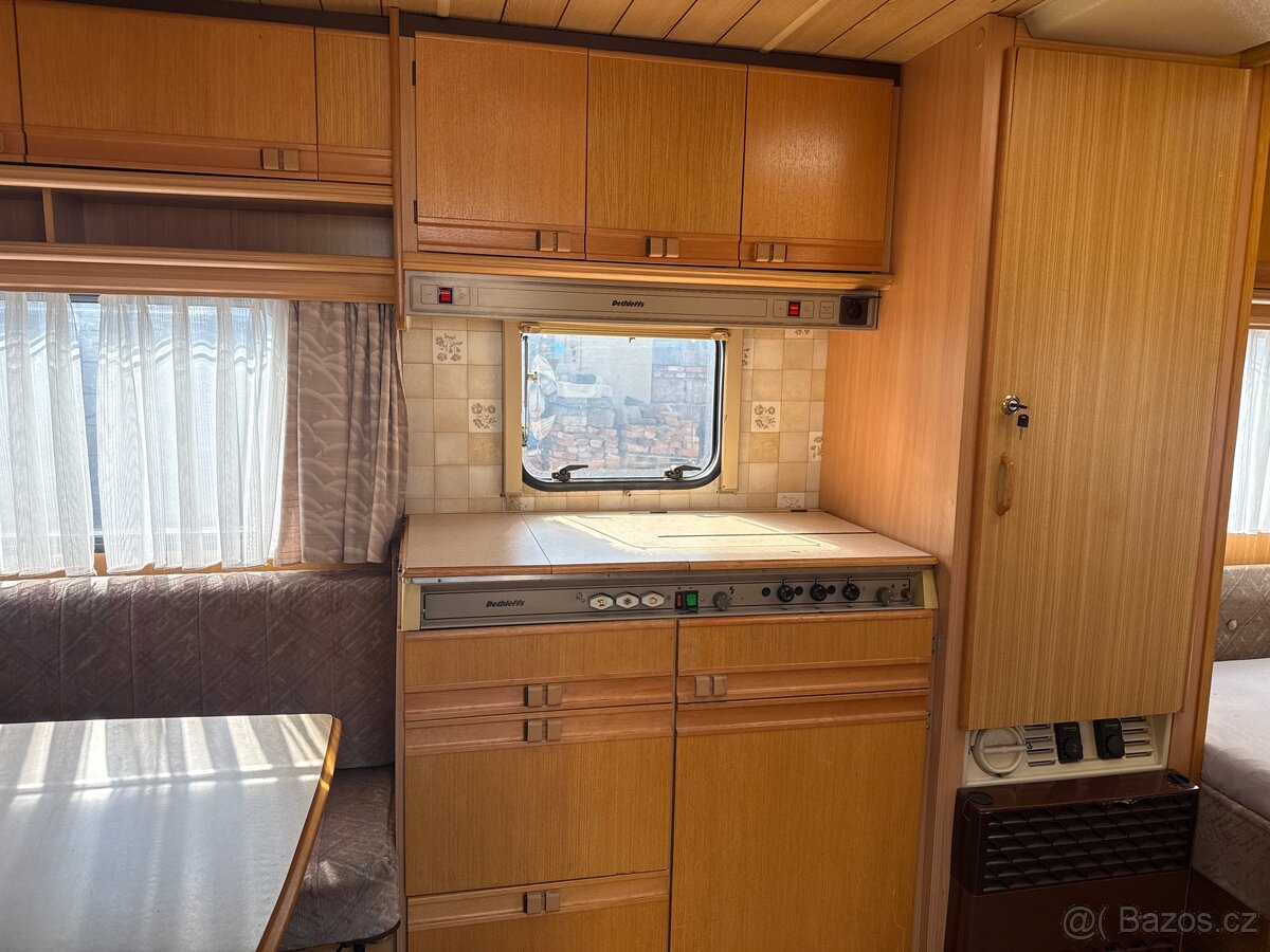 Karavan Dethleffs beduín L - 8