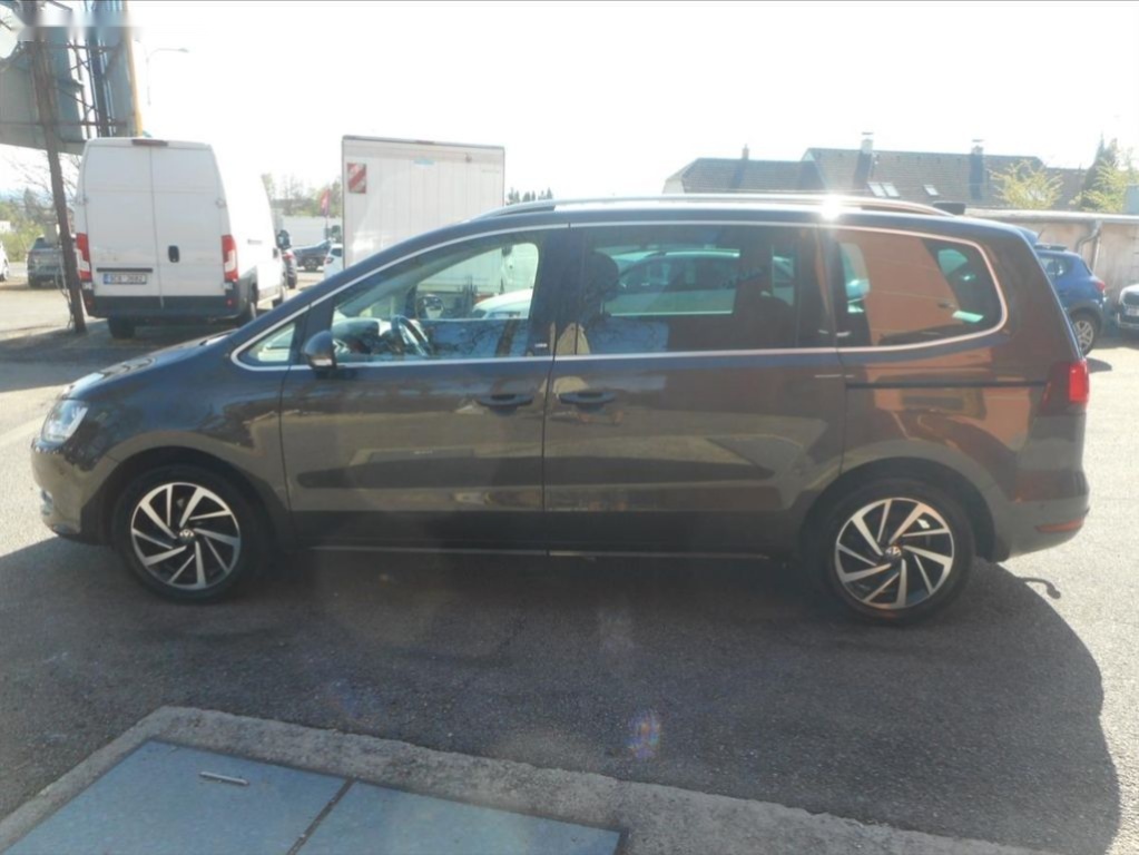 Volkswagen Sharan,2,0 TDi SOUND - 8
