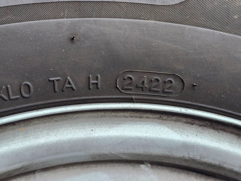 Letní Hankook 215/70/15C + disky - 8