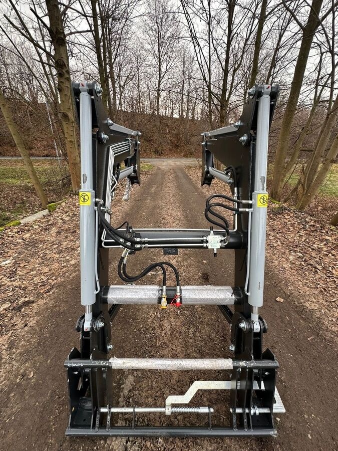 Čelní nakladač na traktor HYDRATRAC 1600 - 8