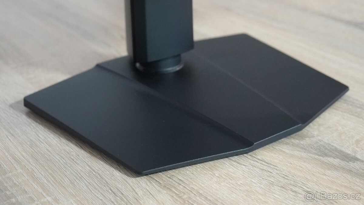 4K OLED 27" monitor MSI - výborný stav, záruka - 8