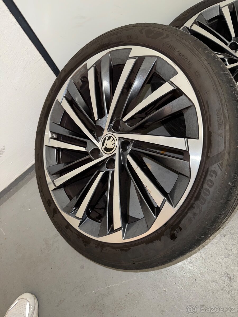 Prodám kompletní sadu letních kol pro Škoda superb - 8