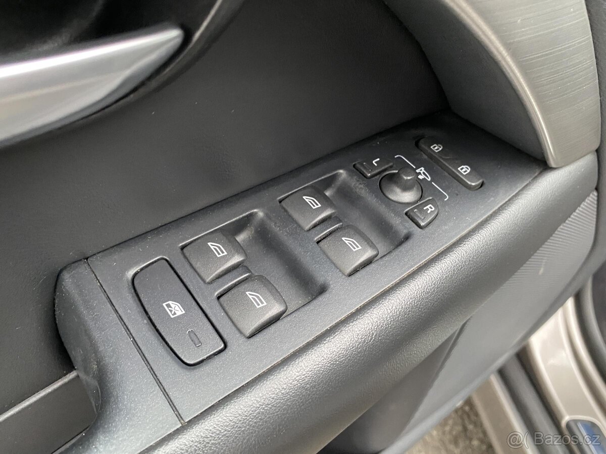 Volvo V70 2.0d , 100 kW nafta, 2010 - 8