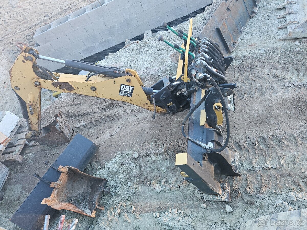 Smykovy nakladac CAT 256C - 8