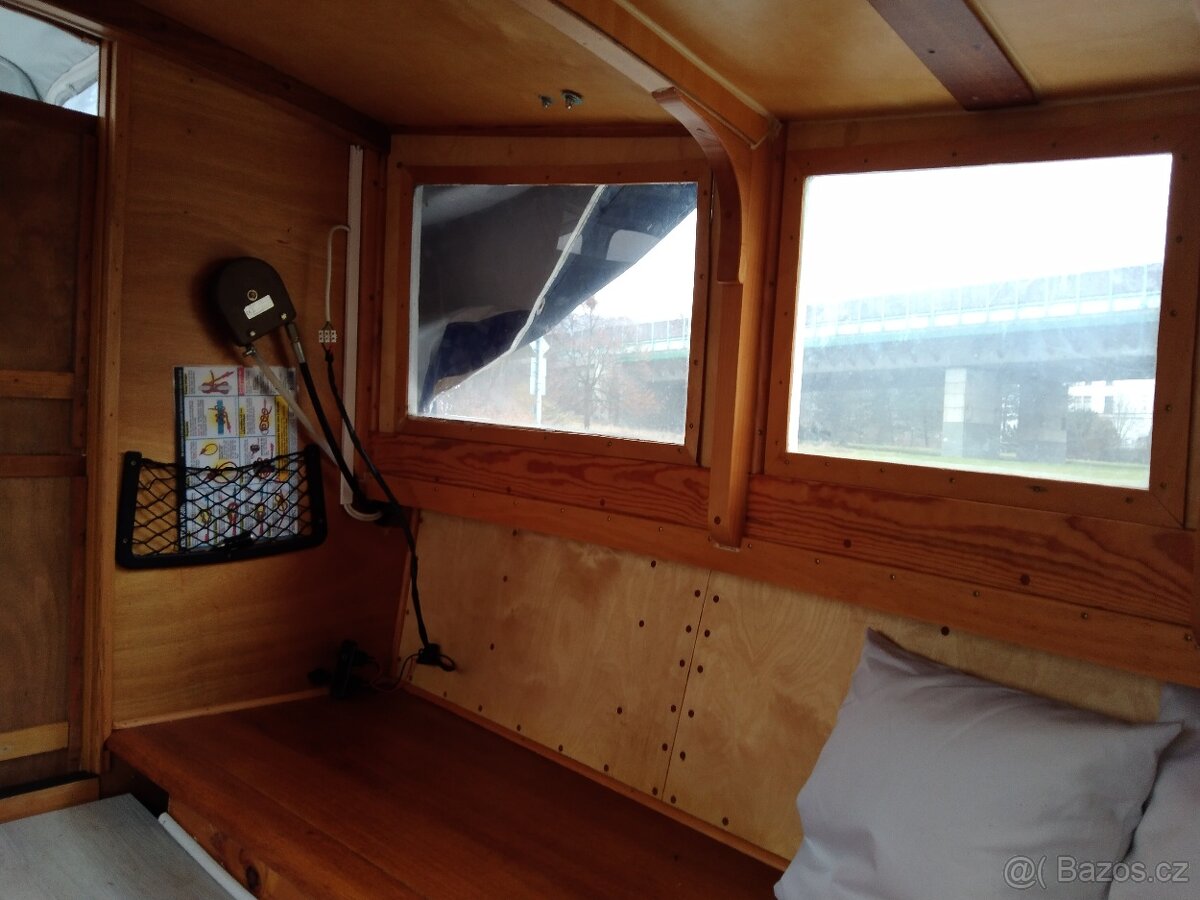 Kajutová loď s motorem - 8