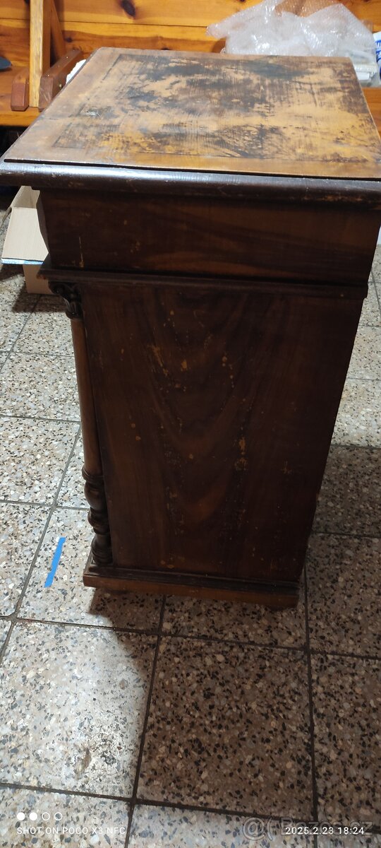 Starožitná komoda - 8