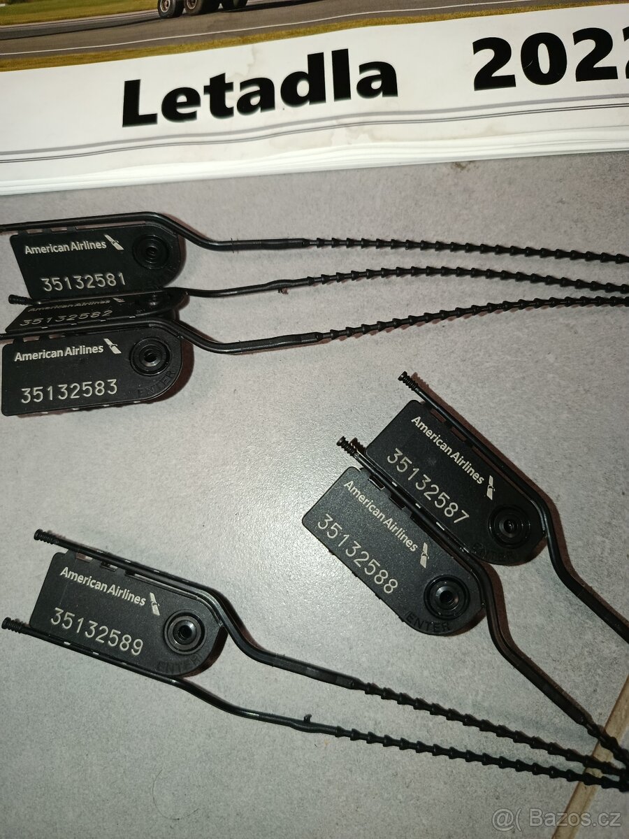 Budík Czech Airlines a další letecké suvenýry - 8