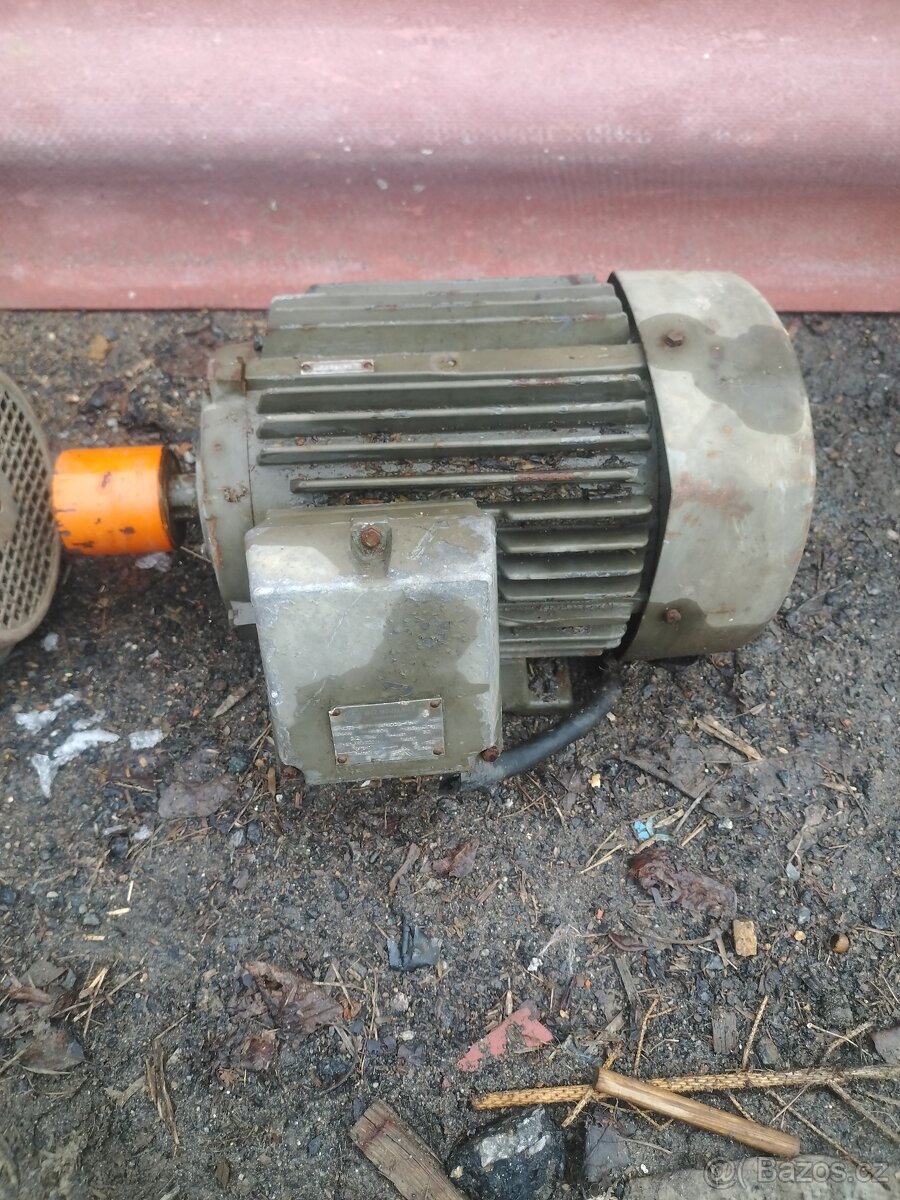 Prodám tři elektomotory - 8