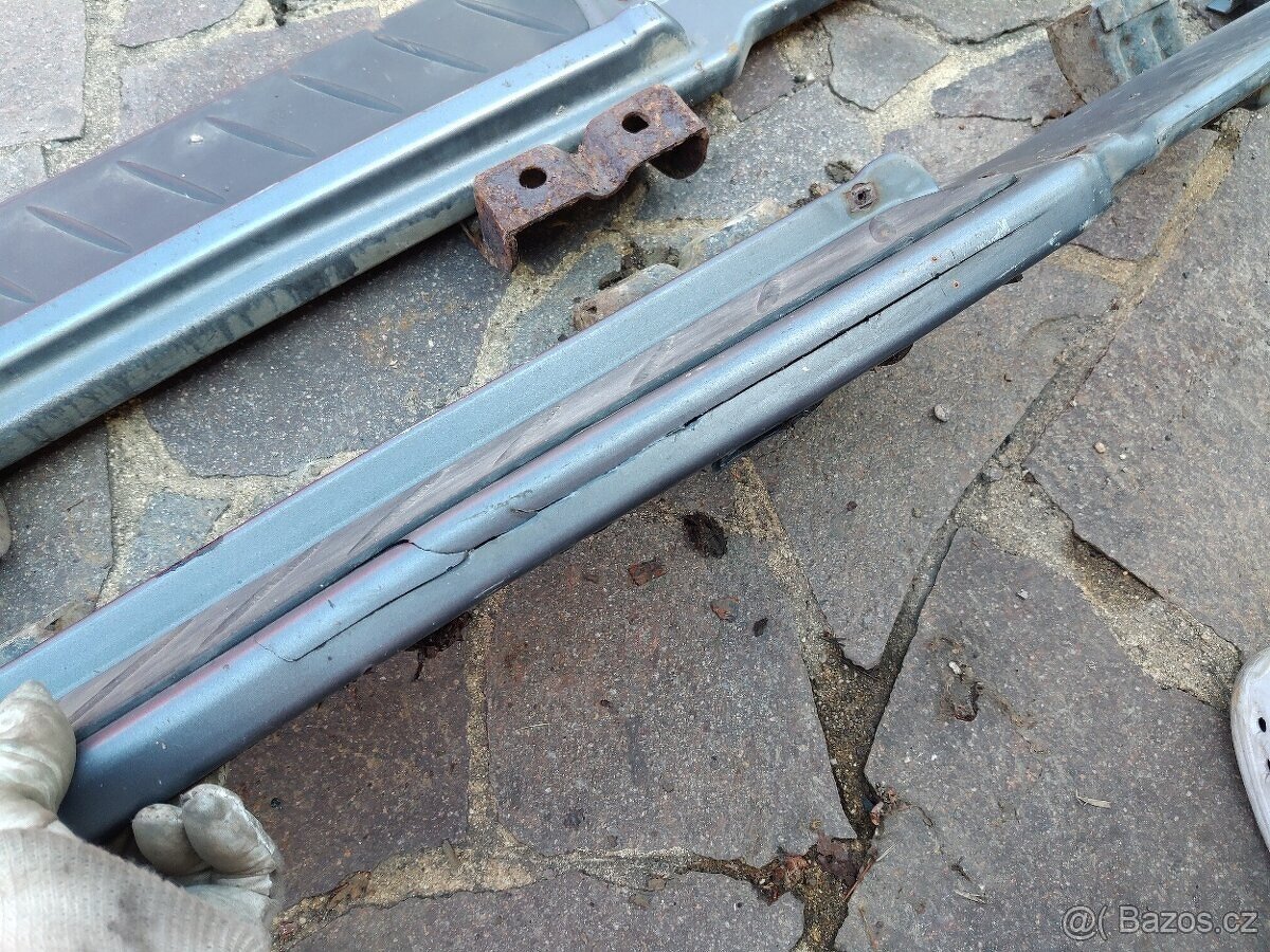 Nášlapy drobné poškození Ssangyong Rexton - 8