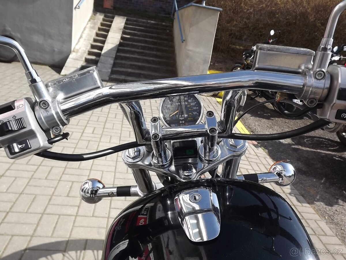 Suzuki VS 600 Intruder - 8