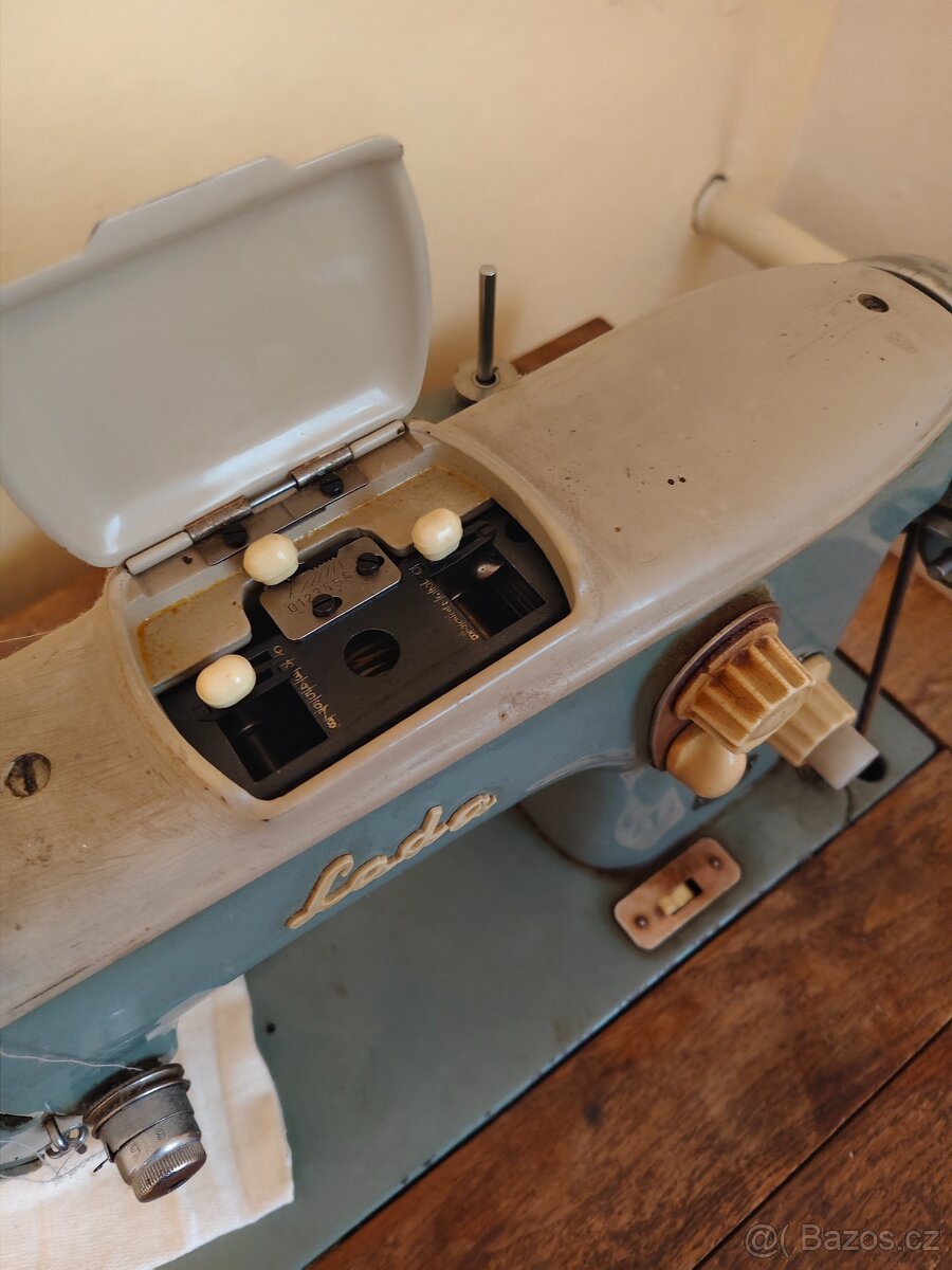 Šicí stroj Lada - 8