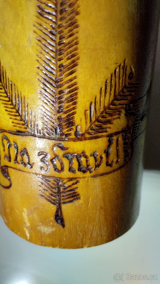 Starý dřevěný pivní korbel s víčkem - 8