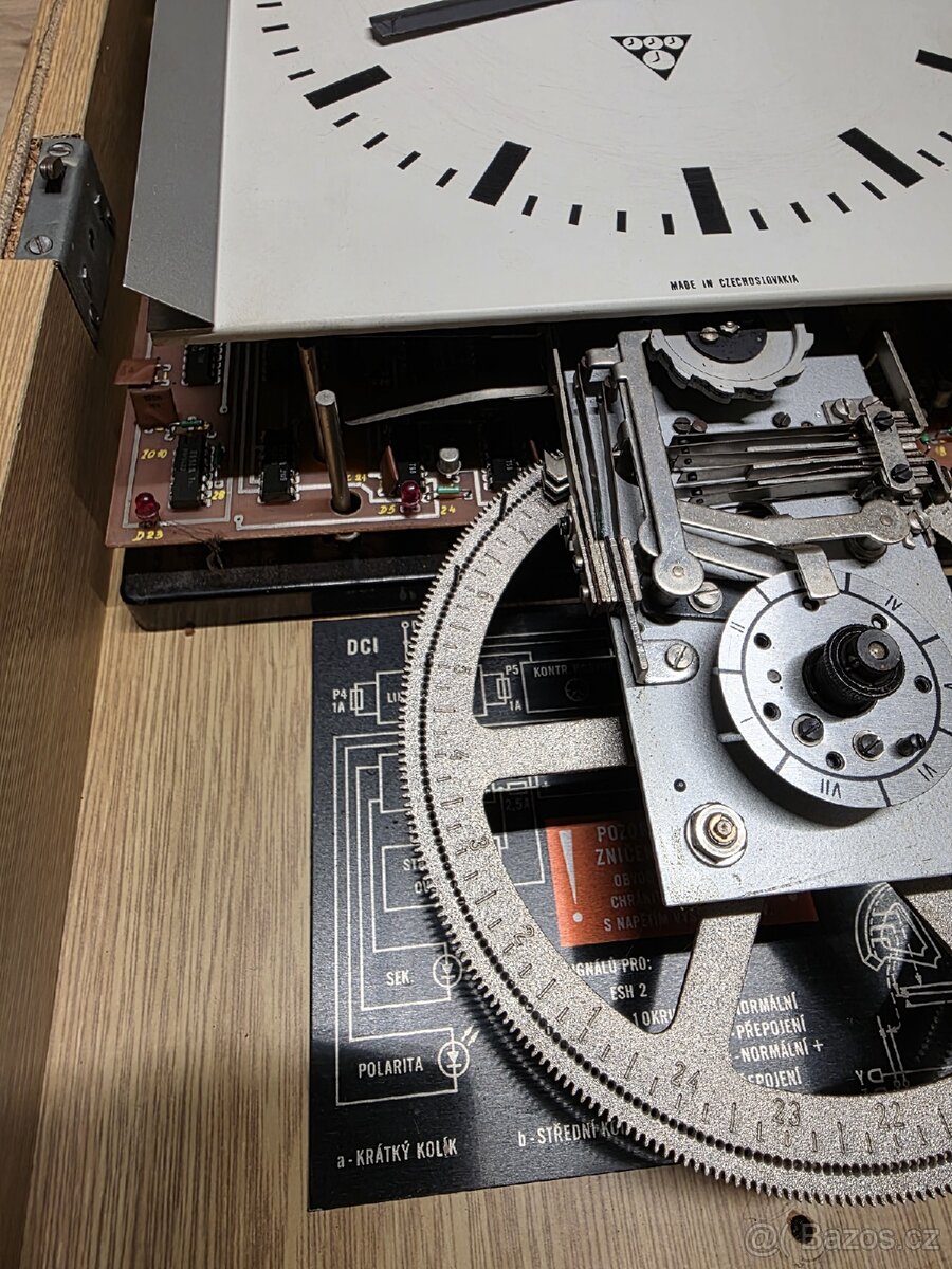 Matiční hodiny Pragotron - 8