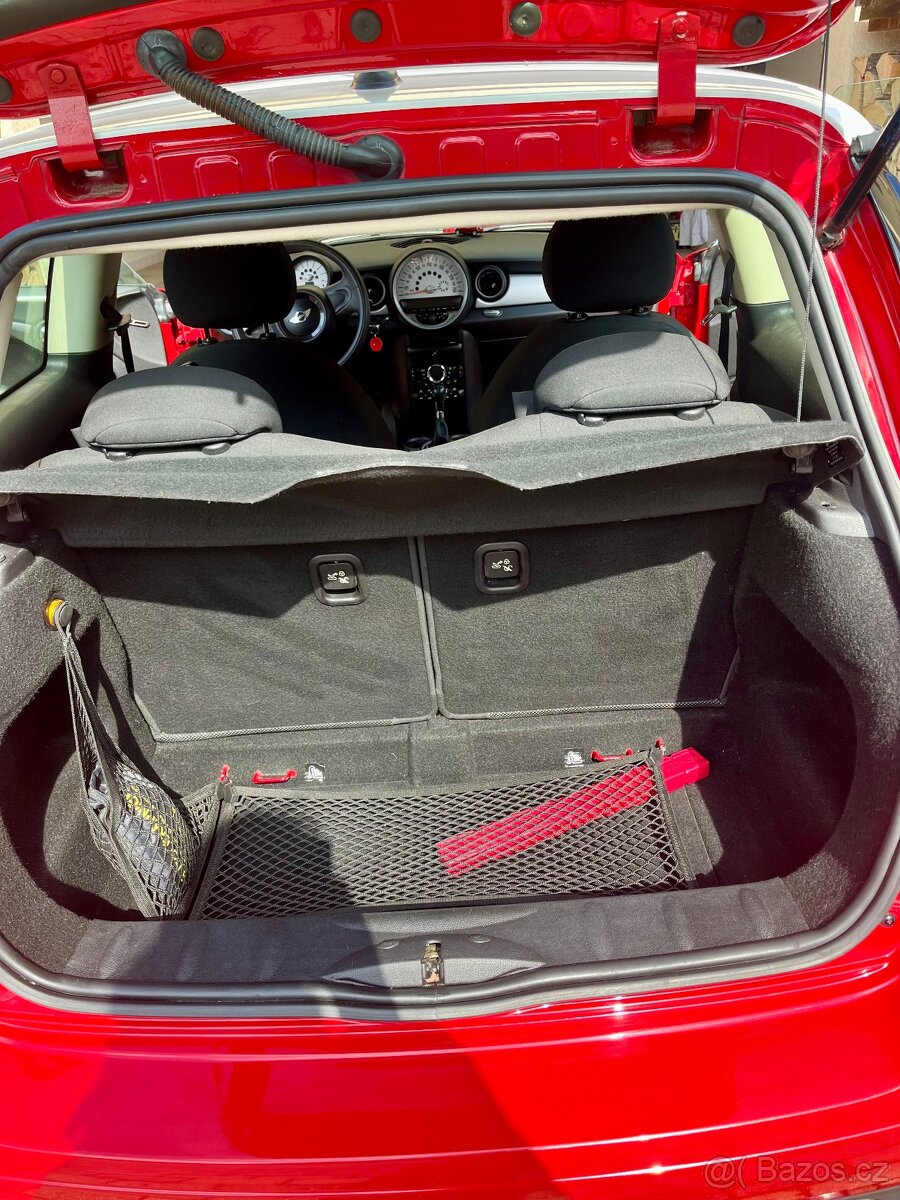 Prodám MINI cooper 2013 garážované, jeden majitel - 8