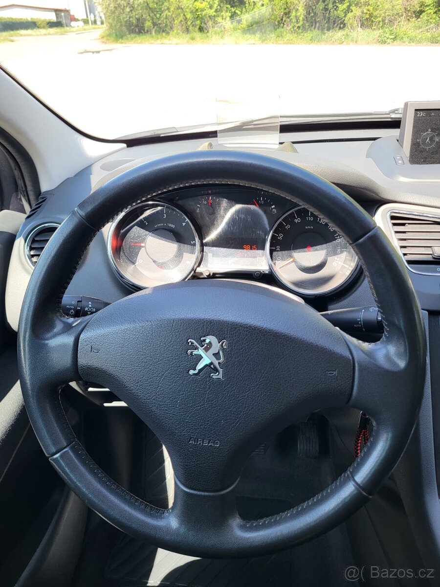Peugeot 5008 - 8