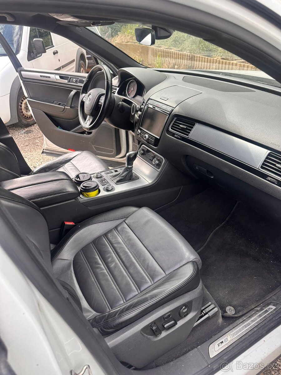 VW Toouareg 7P 2016 lehce bouraný - 8