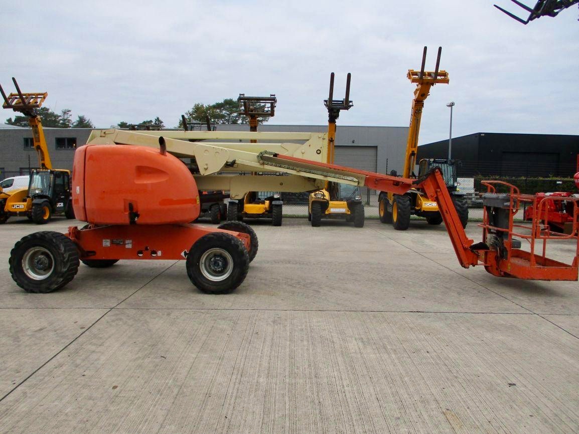 TERÉNNÍ KLOUBOVÁ PLOŠINA JLG 510 AJ - 8