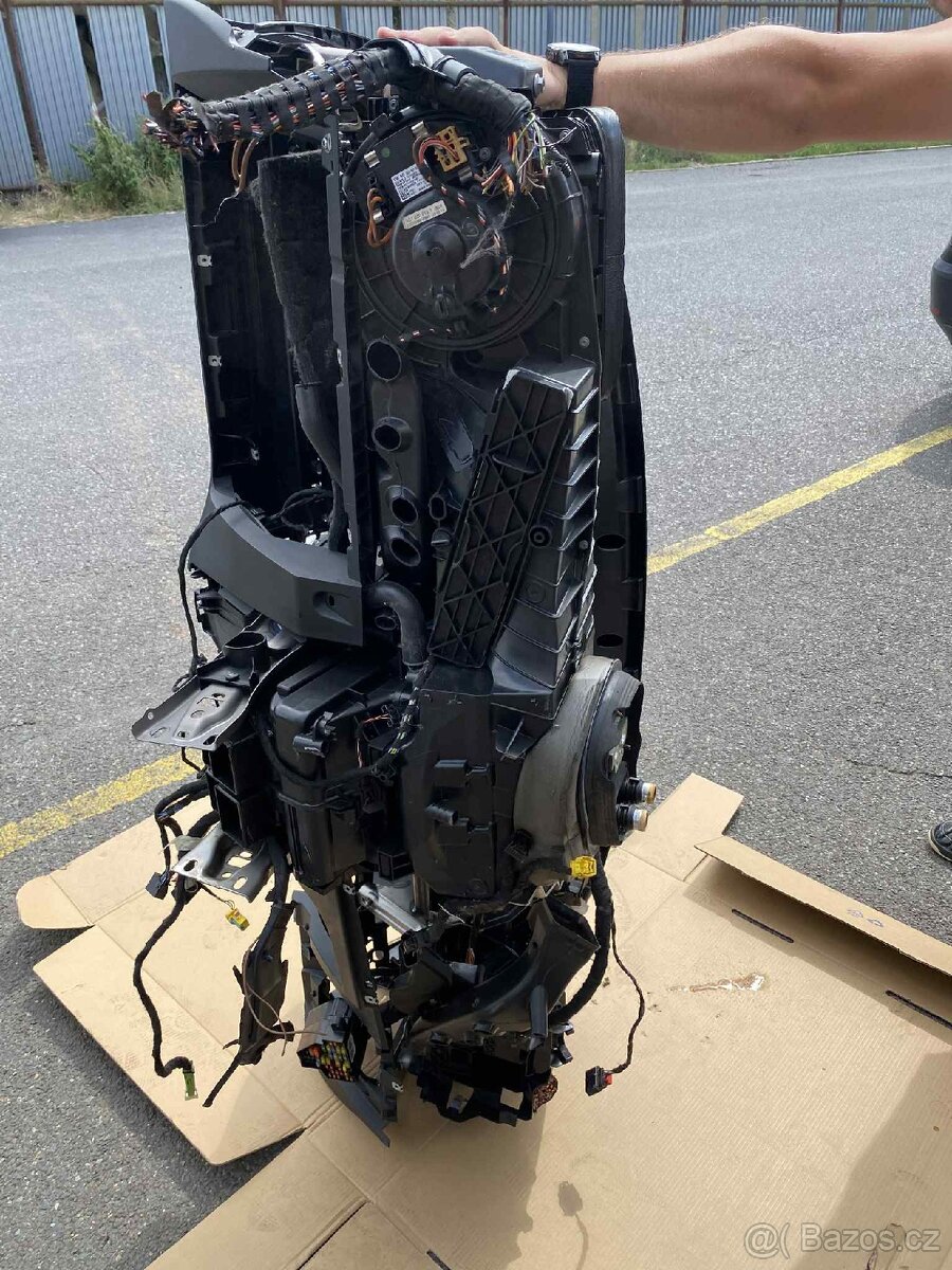 Palubní deska Volkswagen Passat B7 - 8