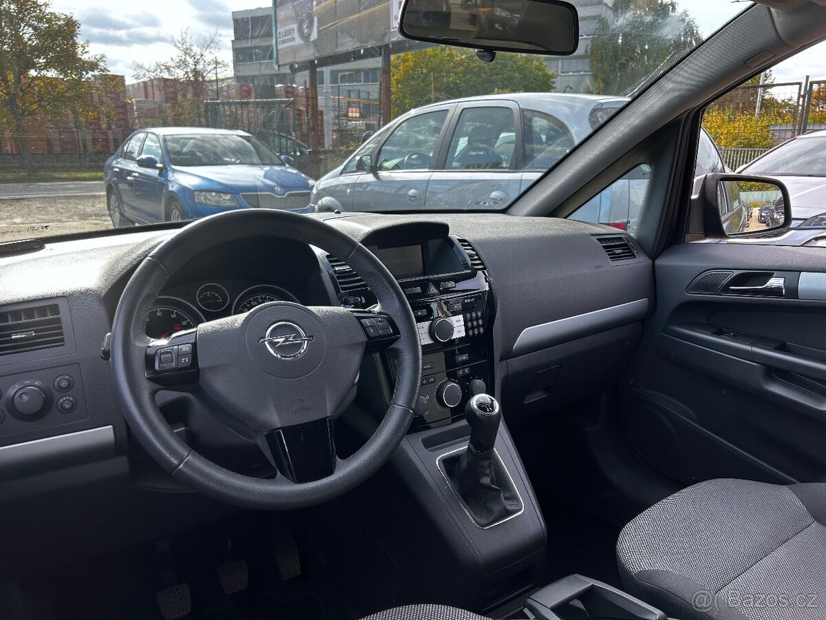 Opel Zafira B 1,8, 7 míst, 2014, najeto 135.901 km - 8