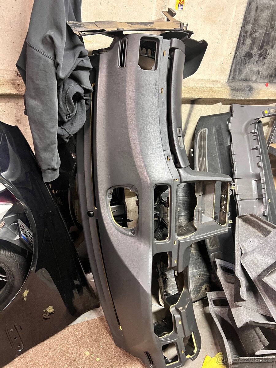 Černé sedačky Volvo S80 - 8