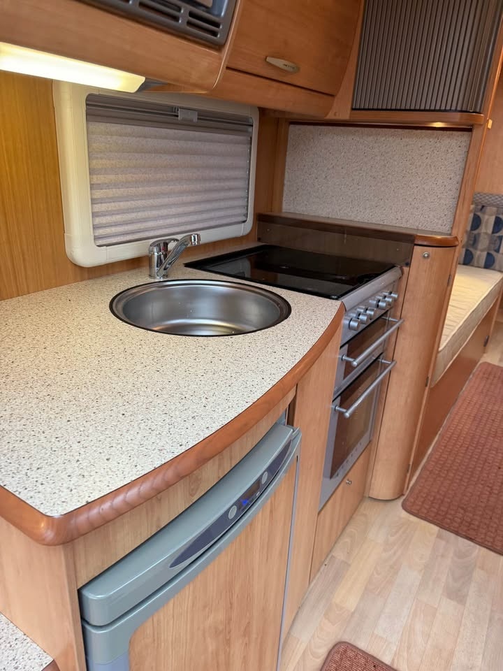 SWIFT Ace Supreme Superstar obytný KARAVAN SOLAR NOVA STK - 8