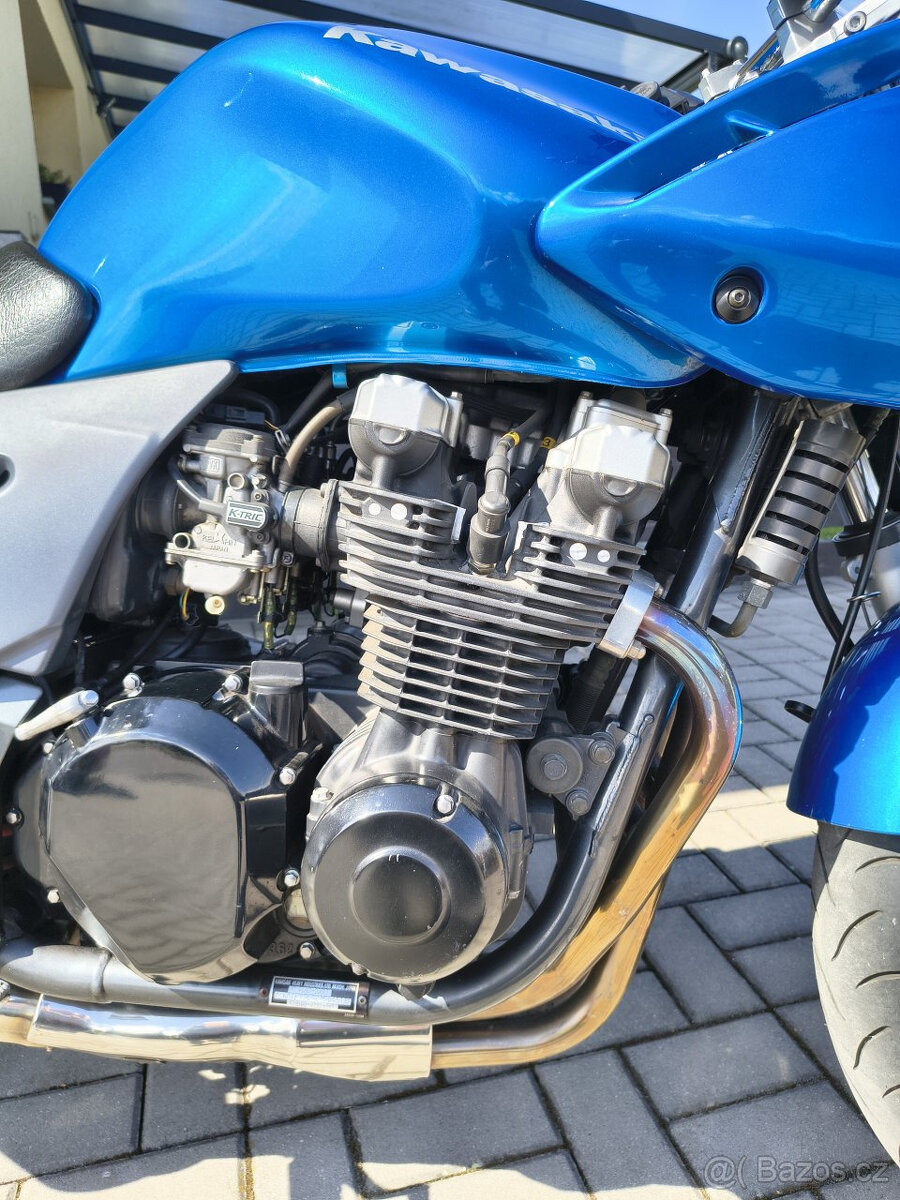 Kawasaki ZR7S - 8