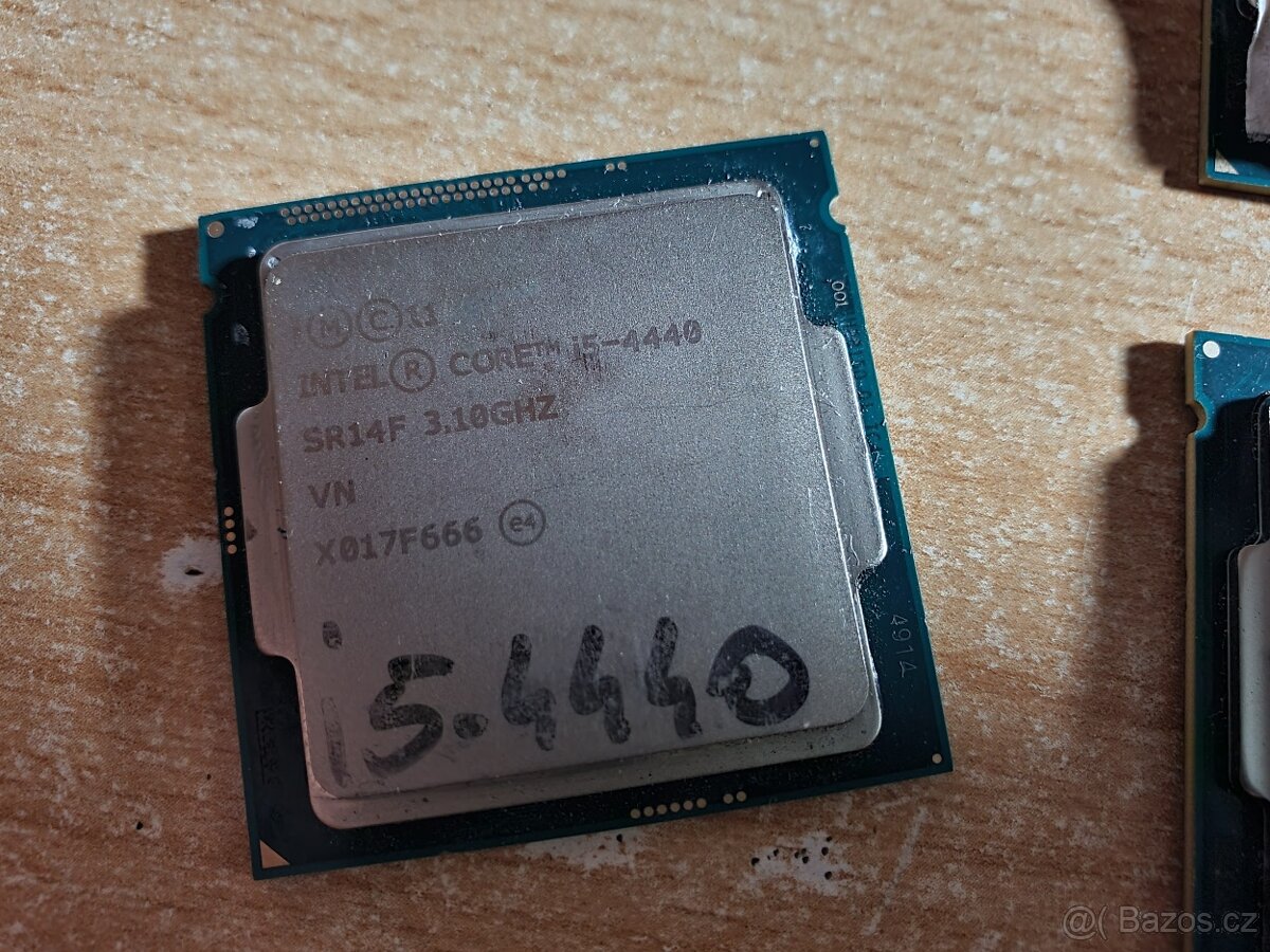 CPU do socketu 1150. Kus : 200kč. - 8