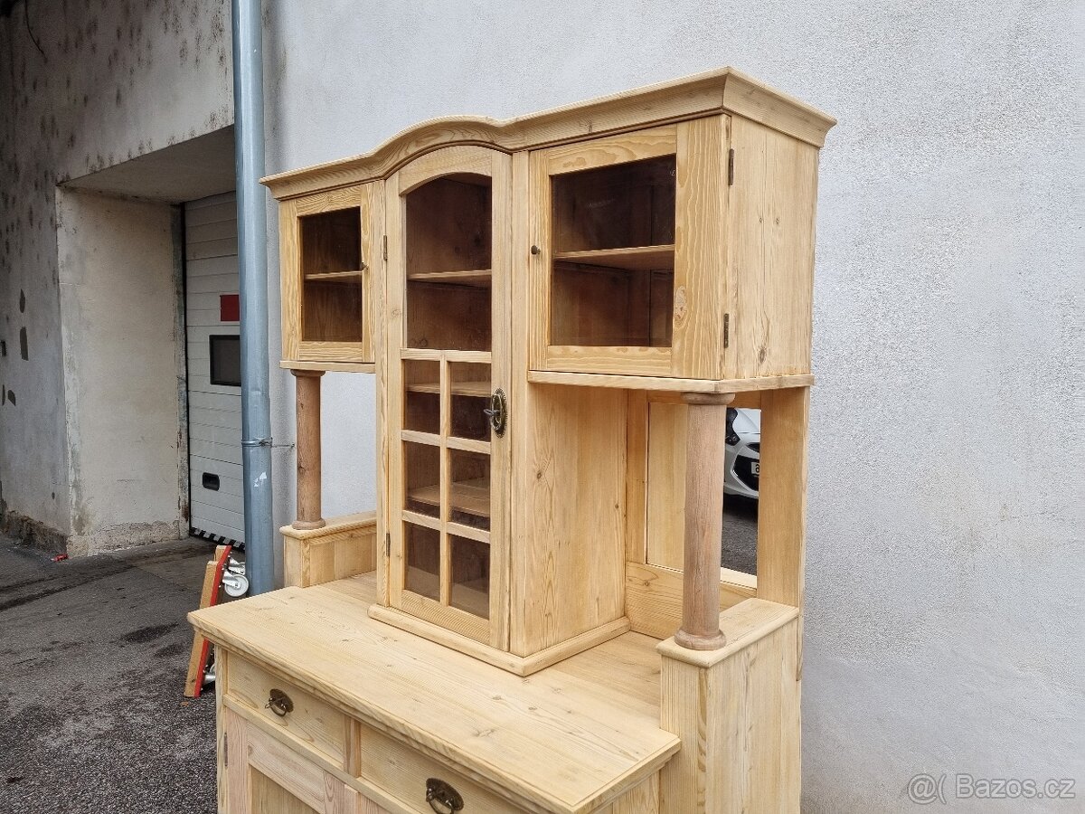 KRÁSNÁ KREDENC PO RENOVACI - 8