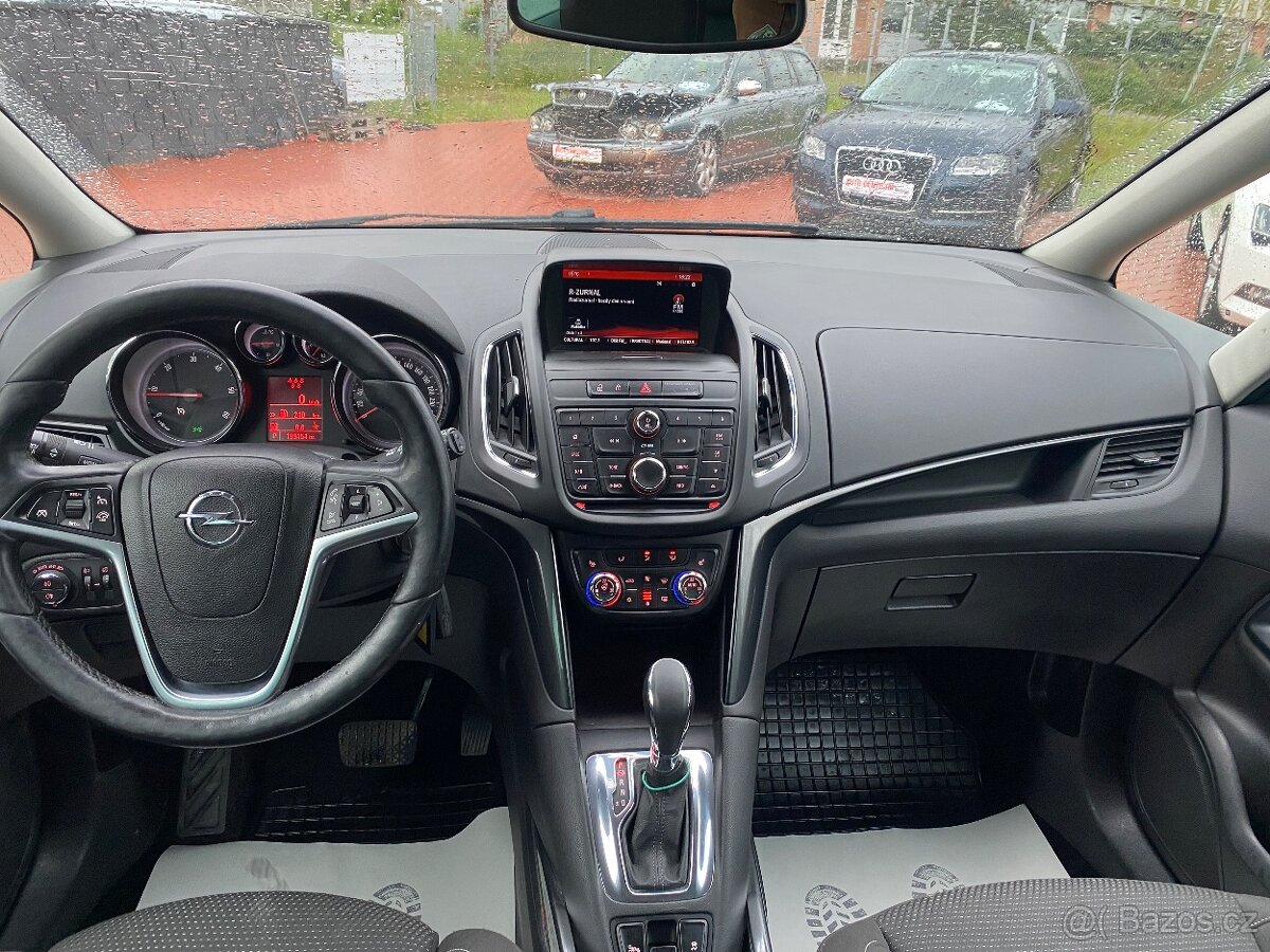 OPEL ZAFIRA 7 míst automat - 8