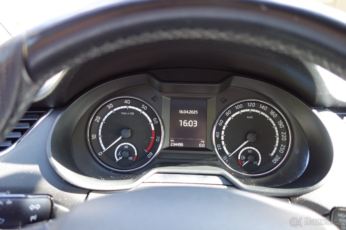 ŠKODA  OCTAVIA  3  RS COMBI  TSI  162 kW - 8