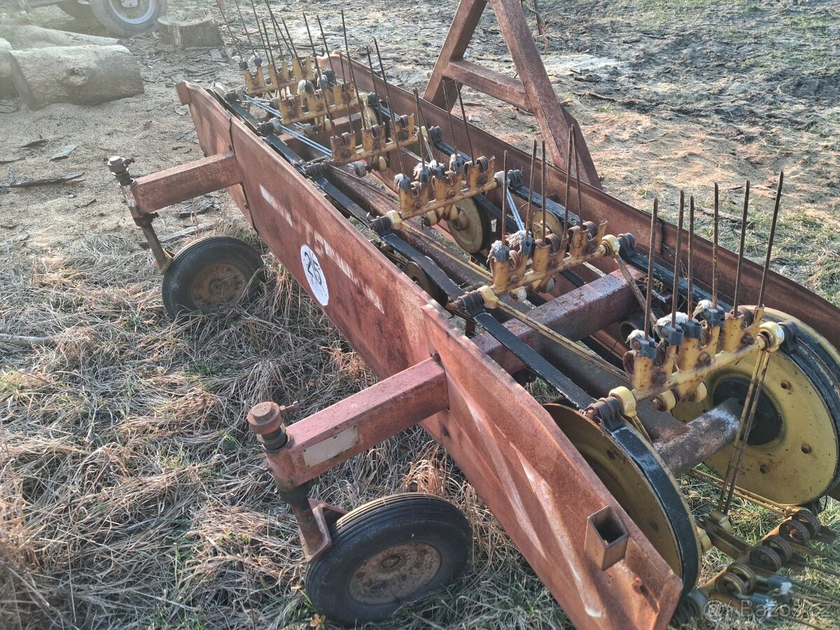 Prodám Obraceč shrabovač sena Ton - 8