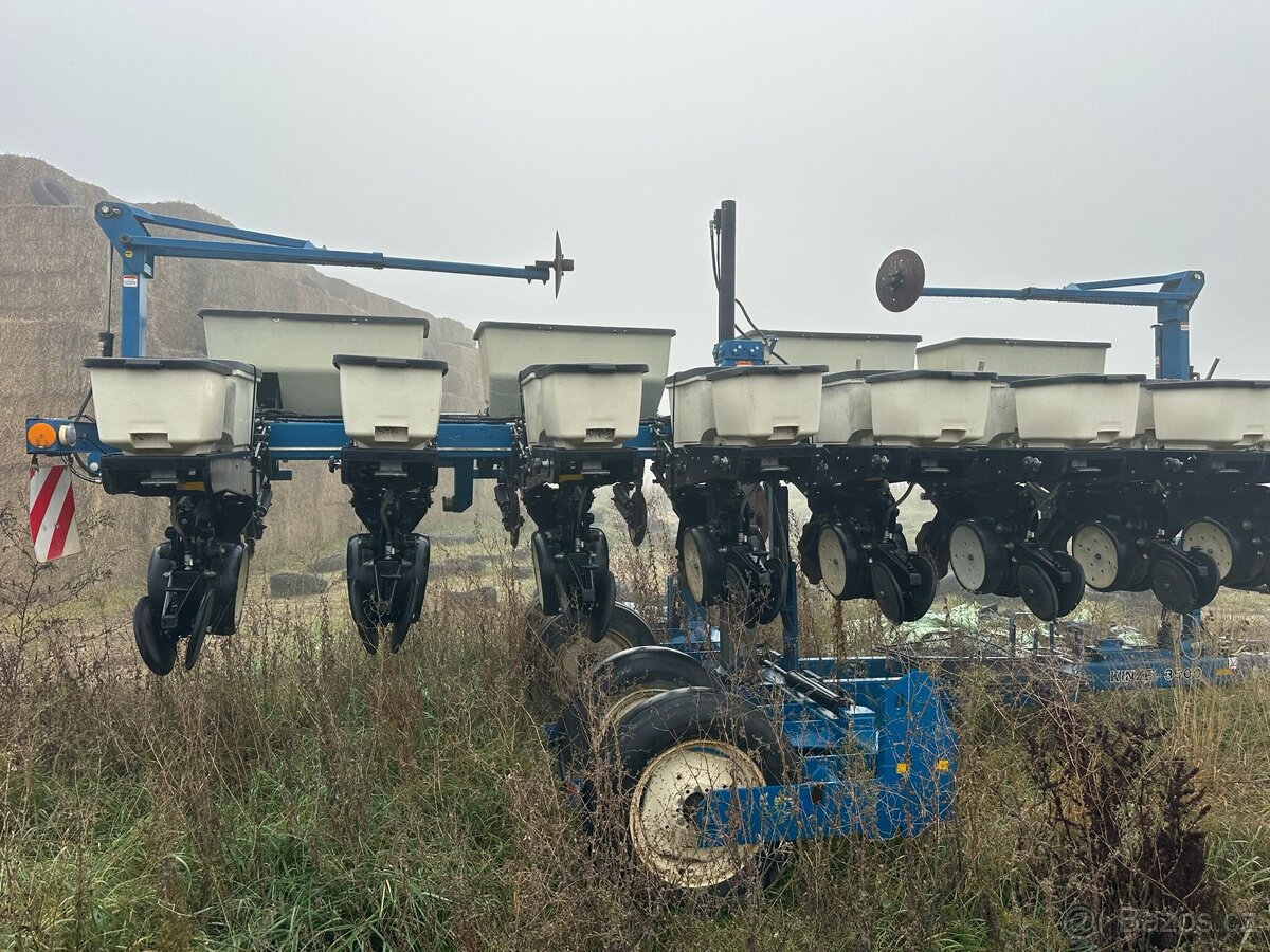 Secí stroj Kinze 3500 - 8