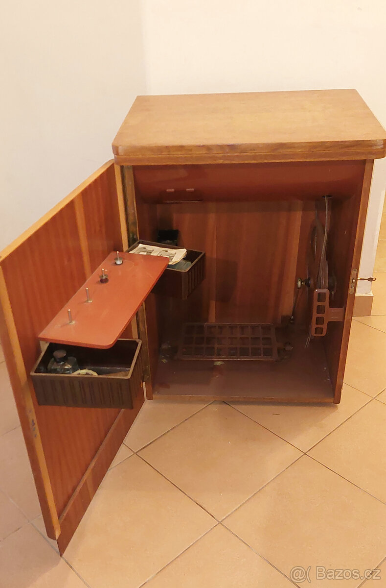 Šicí stroj Minerva, skříň. vč.příslušenství - 8