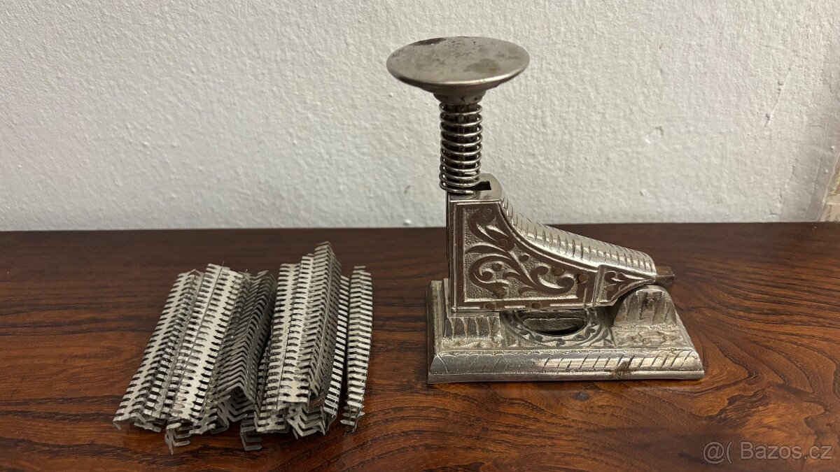 Zdobená Sešívačka - Historismus - 8