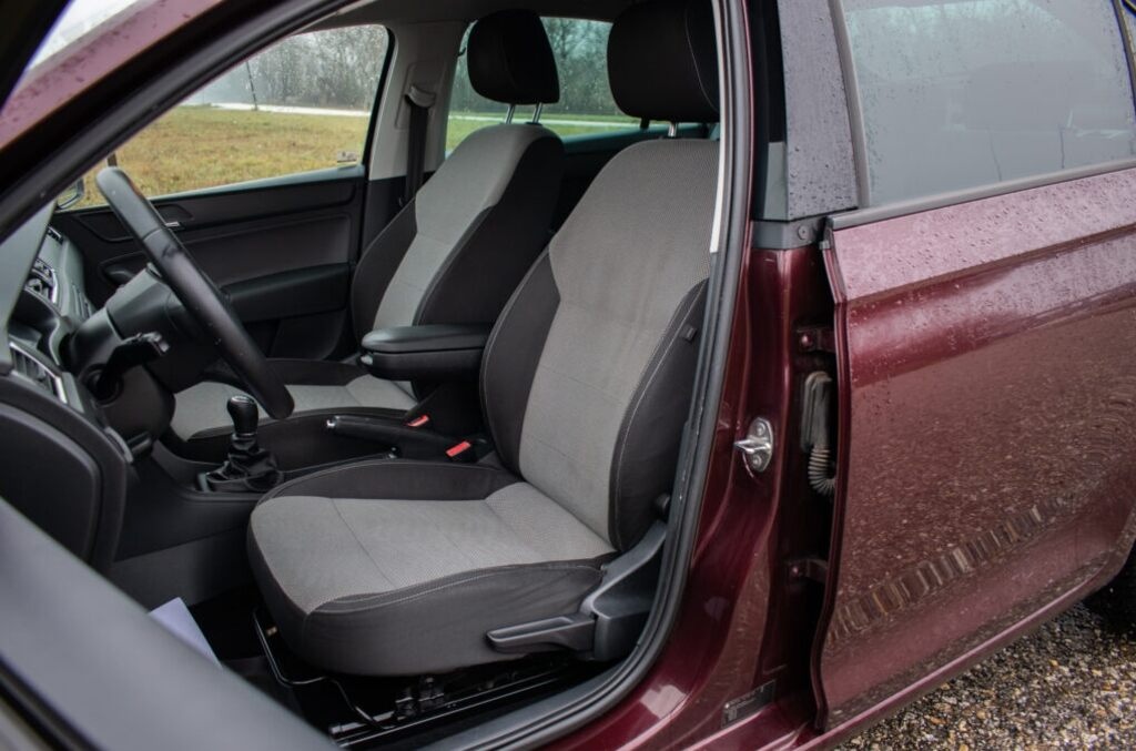 Škoda Rapid 1.2 TSI 77kw M6 - 8