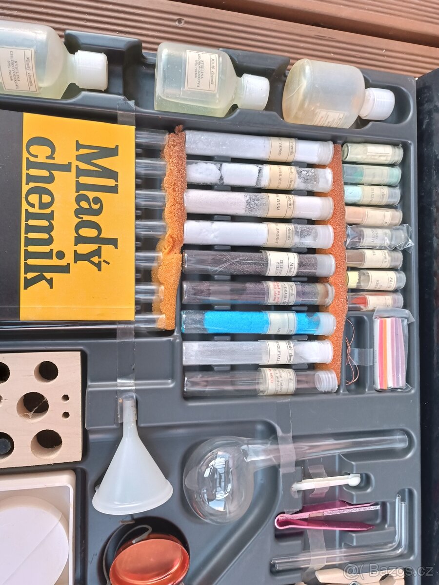 chemická sada mladý chemik Původní komplet. - 8