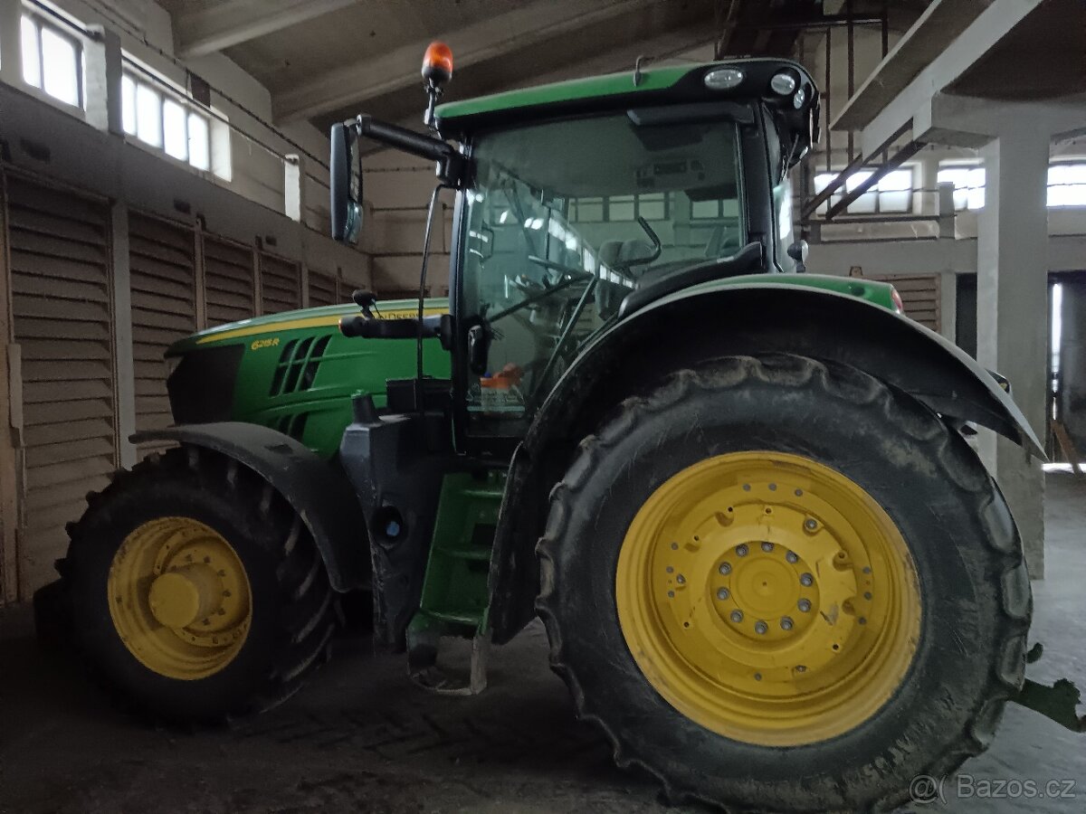 Traktor John Deere 6215 R - 8